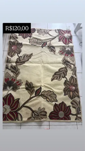 Vendo Tapete Bege com Flores