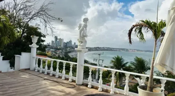 Oportunidade!! Belíssimo Casarão Alto Padrão 7/4 C/ 480M² em Ponta Negra
