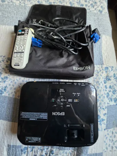 Projetor Epson PowerLite S12+ Praticamente Novo (Usado Apenas 2 Vezes)