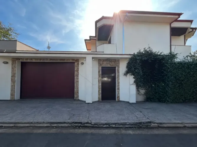 Casa/Sobrado residencial com 5 Quartos Sendo 1 Suíte Para Locação na Vila Cristóvam