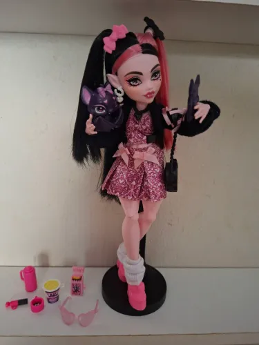 Draculaura core refresh 2.0