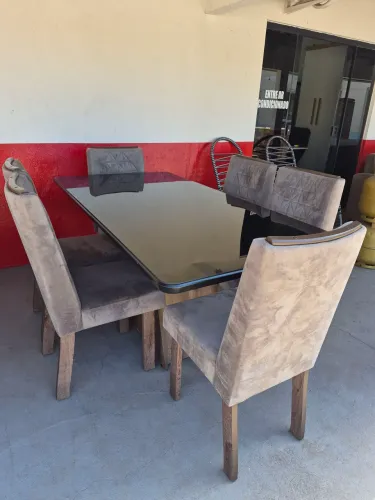Mesa de jantar alto padrão com tampo de vidro 1.82x0.91 e 6 cadeiras estofadas