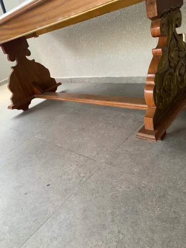 Pé de mesa rústico
