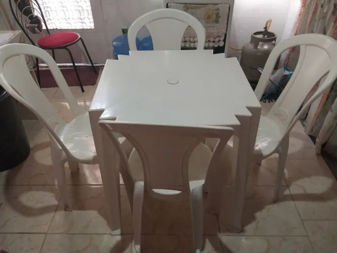 Vendo jogo de cadeira Tramontina usado