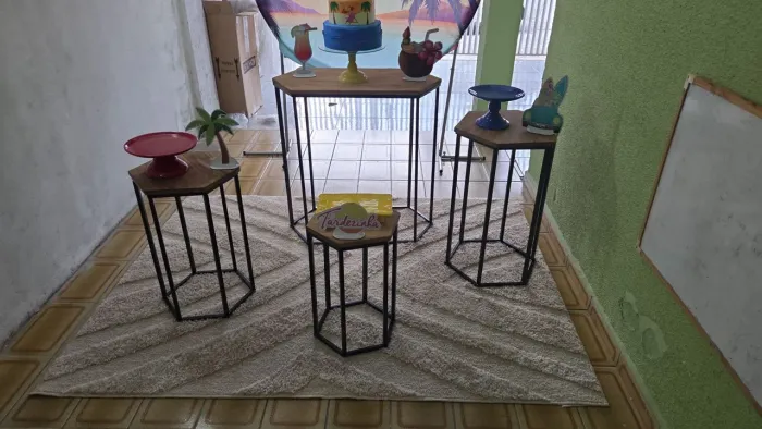 Vendo kit de 4 mesas para decoração festas.