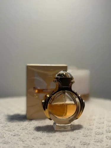 Uma caixa da Coleção Brand número 087 para lembrancinhas e presentes 