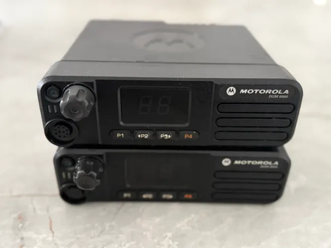 Rádio Motorola DGM8000 VHF
