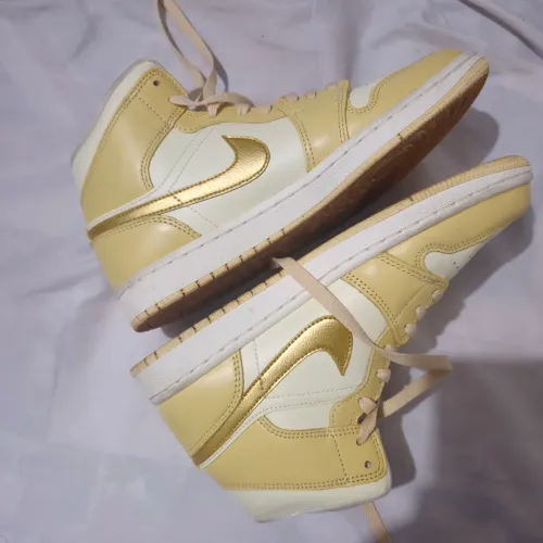 Nike Air Jordan 1 Mid Gold Team
