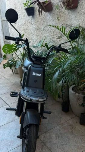 Vendo moto Bee