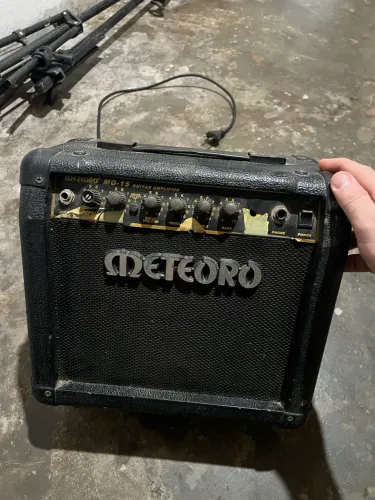 Cubo para guitarra Meteoro MG-15