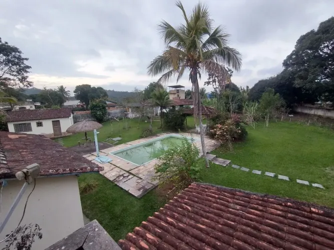 Belíssima chácara à venda, 2150 m² por R$ 850.000 - Varjão - Piraí/RJ