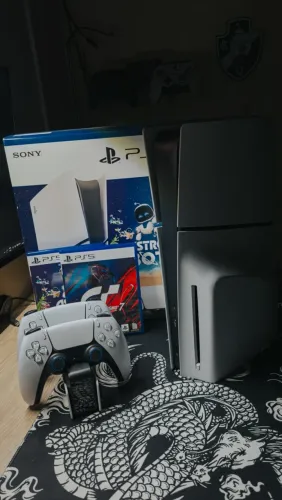 PS5 Slim Desbloqueado com Leitor de Discos - 1TB