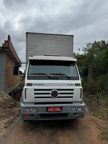 Vw 17180 baú 10 m fundo de chapa