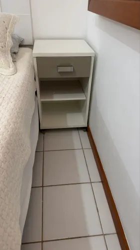 2 mesinhas de cabeceira de rodinha 1 gaveta 