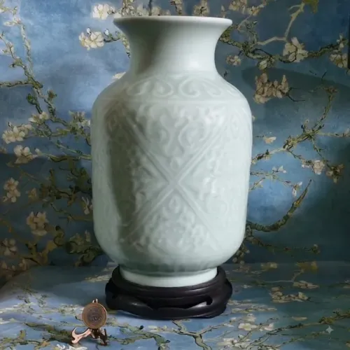 Vaso grande, 31cm de porcelana chinesa Celadon, vintage com peanha madeira esculpida