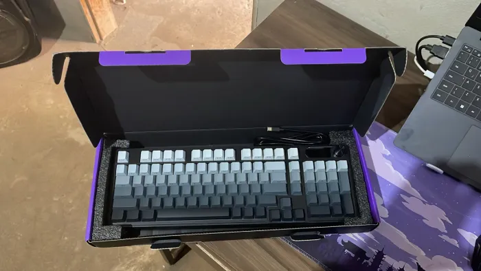  Teclado RGB FURCUBE IP98 PRO 80% Tri Mode Estilo Gamer, Conexão 2.4G/BT e Conforto?