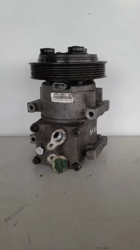 Compressor do ar condicionado Ford Fiesta 2004-2012 original usado