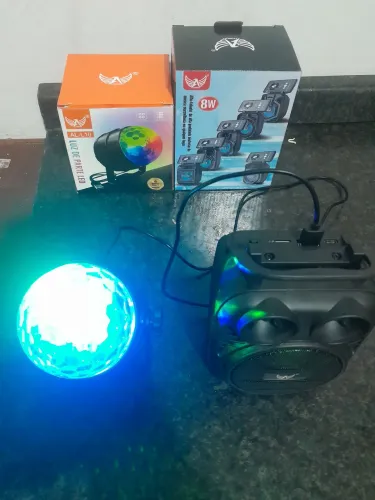 Caixa de som e jogo de luz