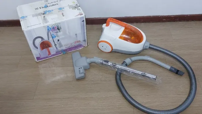 Aspirador de Pó Electrolux Ergolite 1400W - Com Filtro Hepa não usa saco - 127v