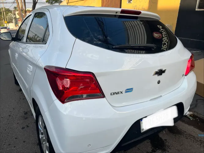 Chevrolet Onix Hatch LT 1.0 8V Flex Mec. 4P 2018