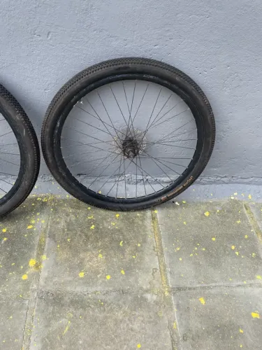 Par de pneus aro 29