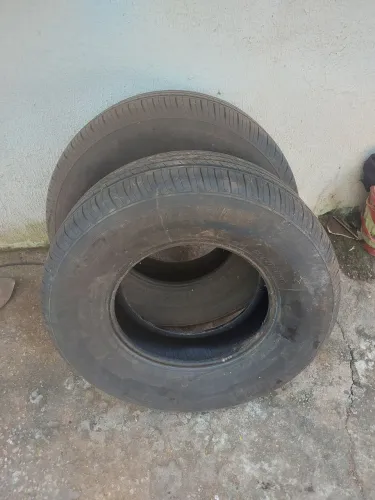 vendo par de pneus 265/70r16 700 semi novos por 700 reais