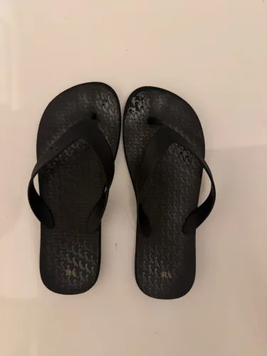 Vendo chinelo reserva - cor preta - tamanho: 39/40.