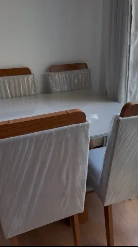 MESA COM 4 CADEIRAS