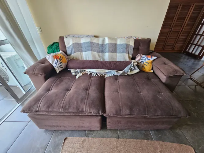 Sofá novo 4 lugares 241 cm