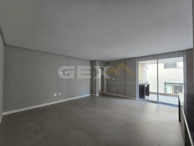 Apartamento à venda no Centro, 3 quartos, 2 suítes e 3 vagas.