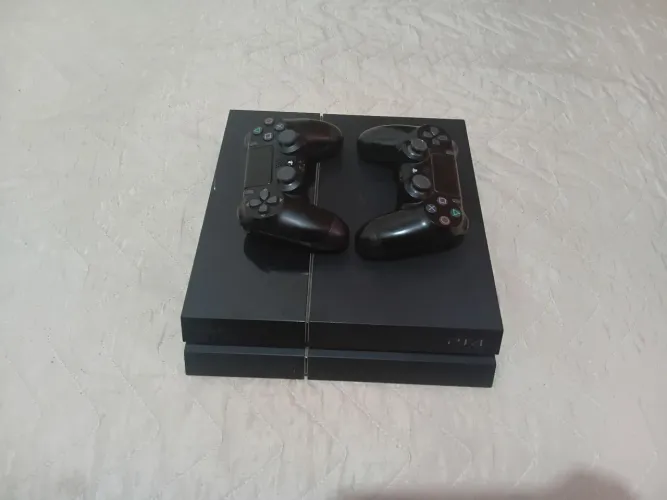 VENDO PS4 SLIM SEMI NOVO COM DOIS CONTROLES ORIGINAIS