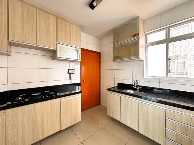 Apartamento no Tirol, 03 quartos com planejados e 02 vagas