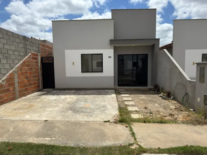 Alugo casa em condomínio no SIM
