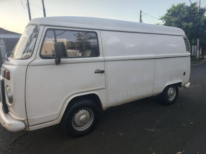 Volkswagen Kombi Furgão 1.4 MI Total Flex 8V 2011