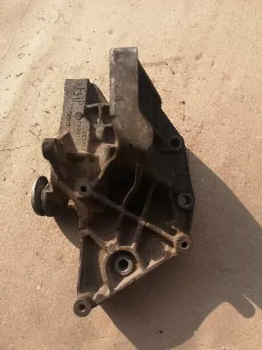 Suporte do Compressor do Ar-condicionado Meriva / Corsa / Montana 1.8