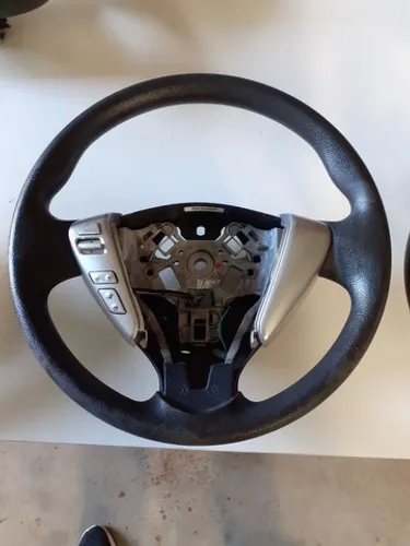 Volante Nissan Versa/March 2016/17/18/19 com comando sintetico
