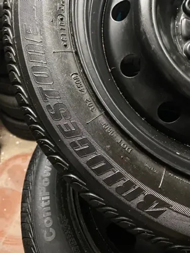 Pneu 205/55/16 Bridgestone Turanza ER300 60% de borracha sem defeito 