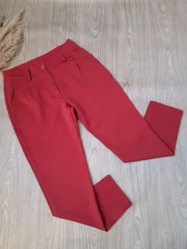 Calça feminina de poliéster com elastano