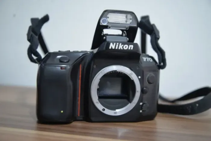 Nikon F70