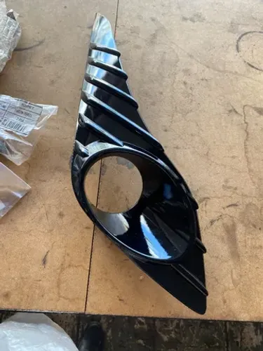 Moldura Farol de Milha Yaris 2018 LD