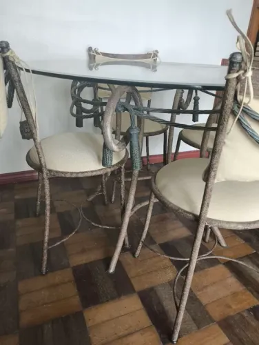 Mesa de jantar com 4 cadeiras