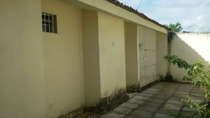 Casa final da av Caxangá,  120m,  área 300m , 03 quartos, laje, cerâmica, nascente.