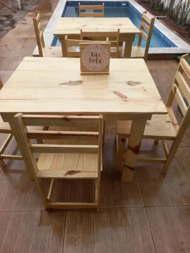 CUNJUNTO DE MESA COM QUATRO CADEIRAS