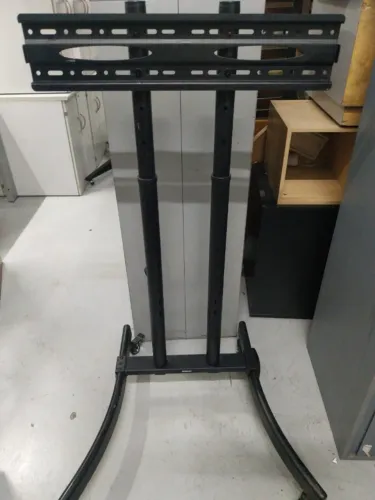 Suporte para tv com Rodinhas e regulagem de Altura