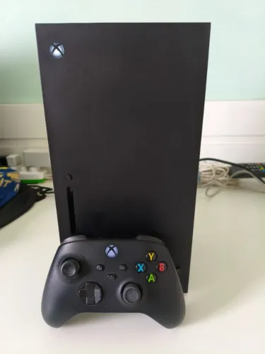Xbox Series X 1tb - Com Gamepad e Capa anti-poeira. Ótimo Estado!