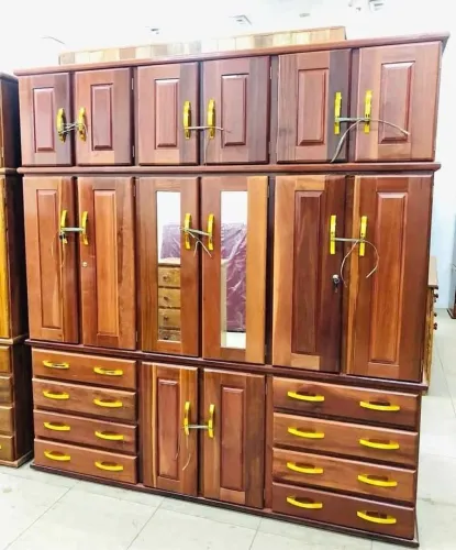 Guarda roupa de madeira 6 portas novo .