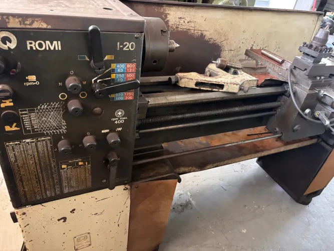 Torno Mecânico ROMI I-20 - Ideal para Usinagem