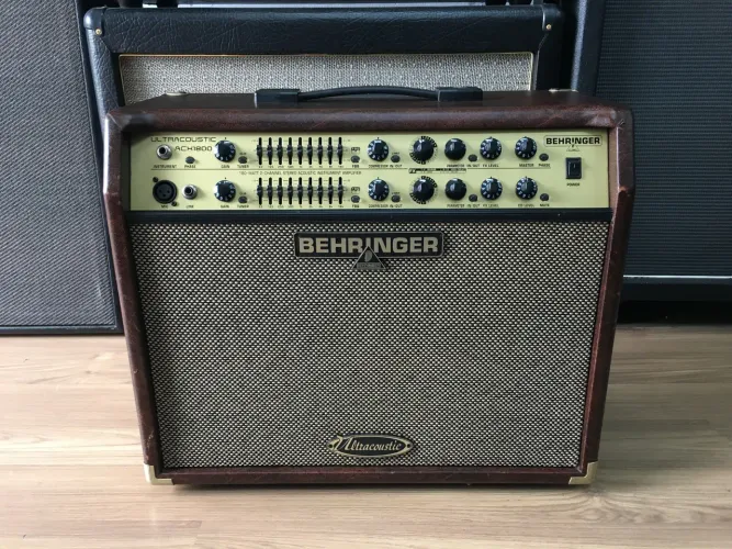 Amplificador Behringer Ultracoustic ACX1800 
