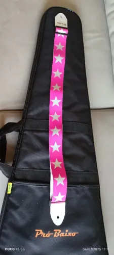 Vendo ou troco Guitarra strinberg, por Teclado..
