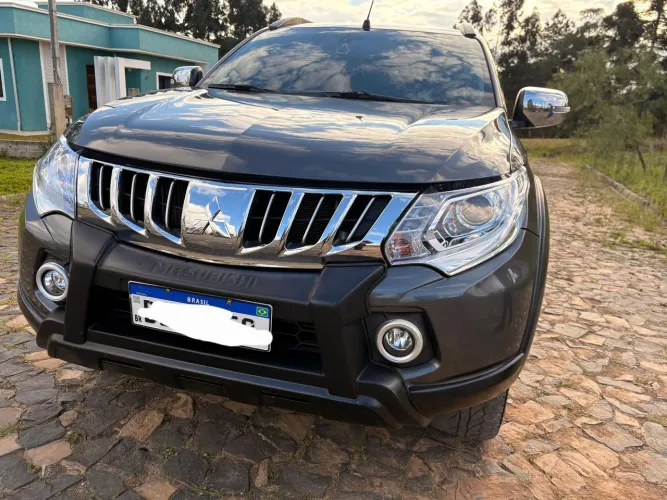 Mitsubishi L200 Tri. Out. HPE-S 2-4 CD 4X4 DIE 2021